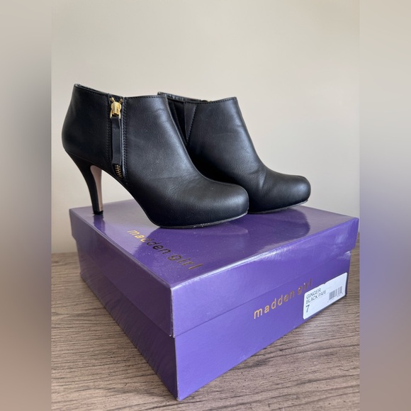 Madden Girl Shoes - Madden Girl Black Ankle Boots EUC Booties Heeled Boots Ginger Faux Leather 7